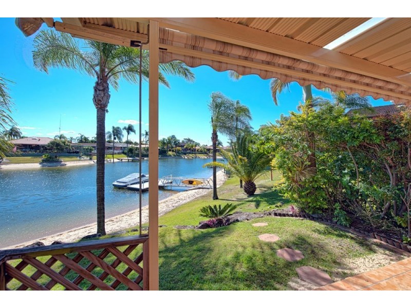 4/18 Dunlop Court, Mermaid Waters QLD 4218