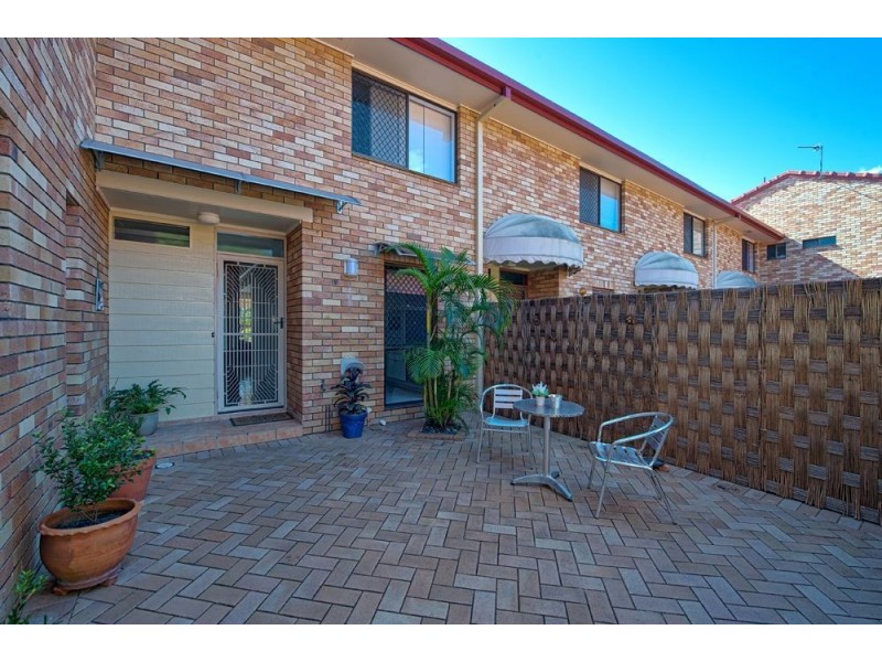 4/18 Dunlop Court, Mermaid Waters QLD 4218