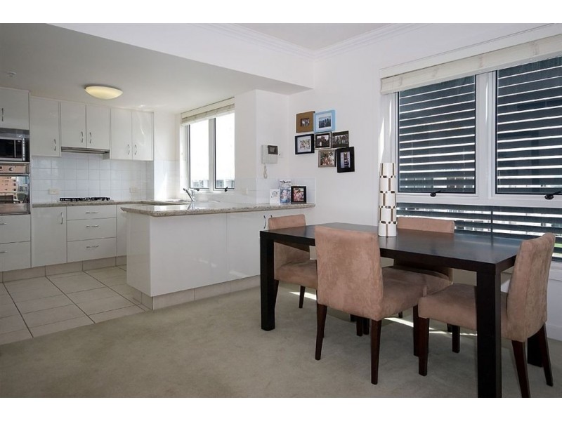 23/20 Queensland Avenue, Broadbeach QLD 4218