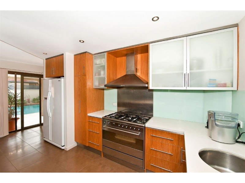 16 Coolong Crescent, Carrara QLD 4211
