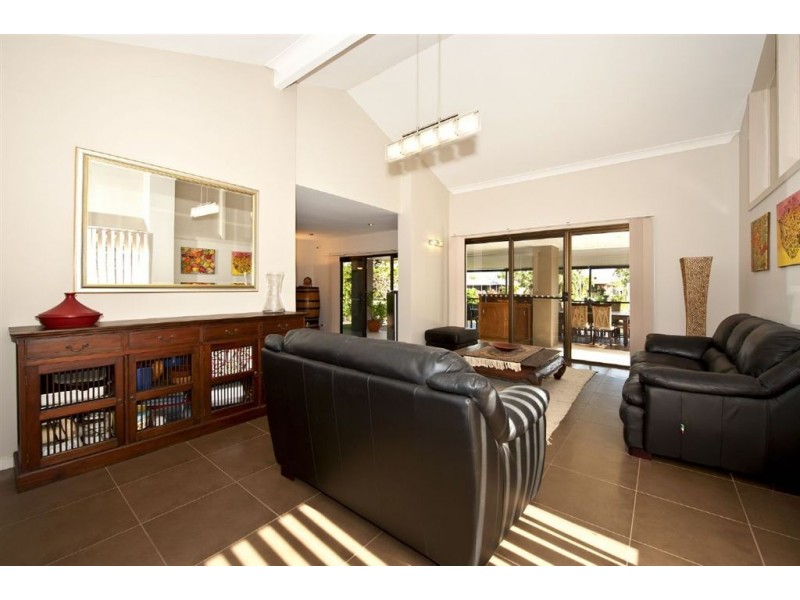 16 Coolong Crescent, Carrara QLD 4211