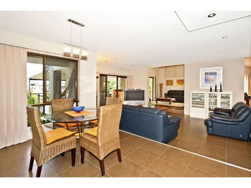 16 Coolong Crescent, Carrara QLD 4211