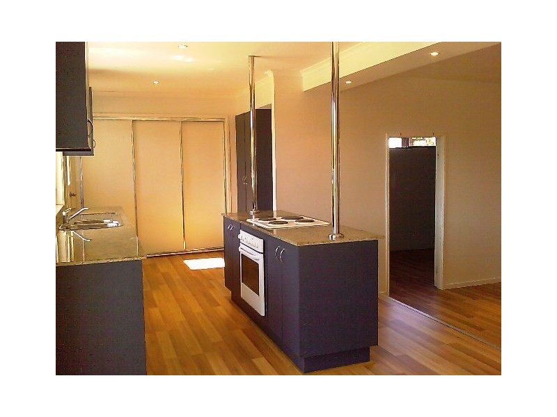 109 Hooker Blvd, Broadbeach Waters QLD 4218