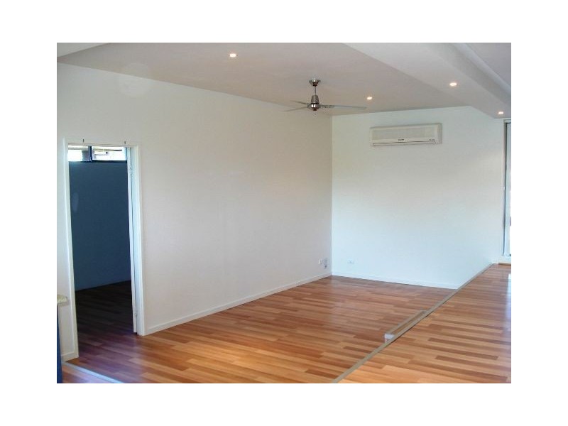 109 Hooker Blvd, Broadbeach Waters QLD 4218