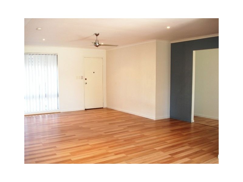 109 Hooker Blvd, Broadbeach Waters QLD 4218
