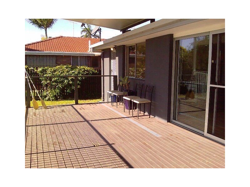 109 Hooker Blvd, Broadbeach Waters QLD 4218