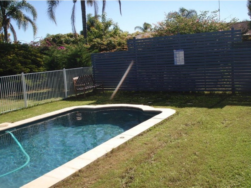 109 Hooker Blvd, Broadbeach Waters QLD 4218