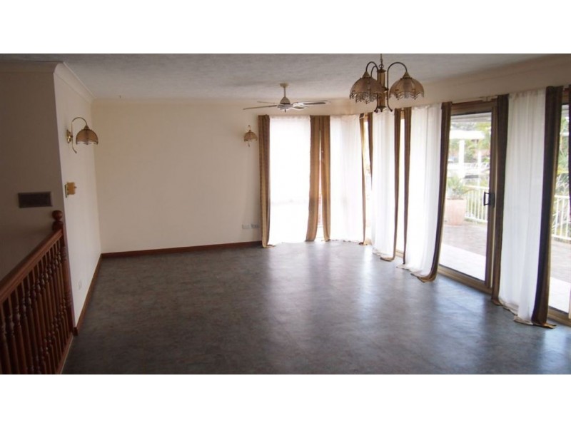 9 Rudd Street, Broadbeach Waters QLD 4218