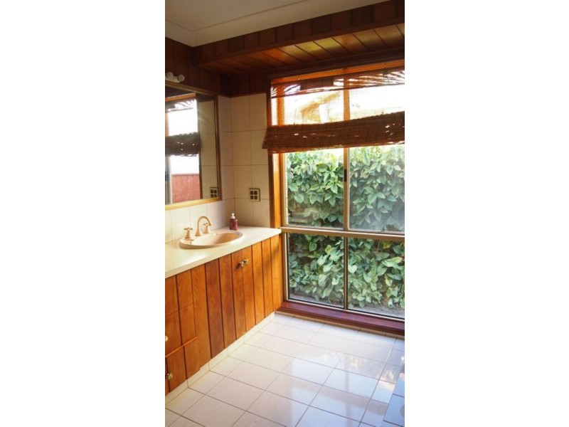 9 Rudd Street, Broadbeach Waters QLD 4218