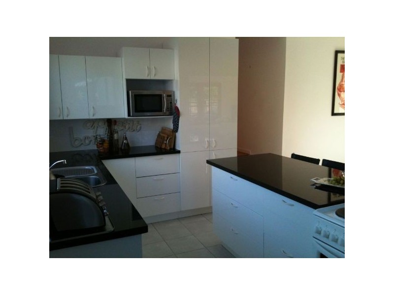 14 Allambi Ave, Broadbeach Waters QLD 4218