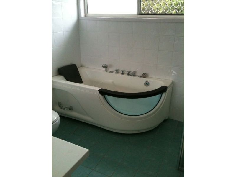 14 Allambi Ave, Broadbeach Waters QLD 4218