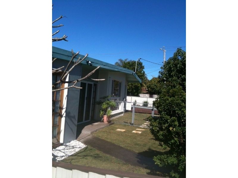 14 Allambi Ave, Broadbeach Waters QLD 4218