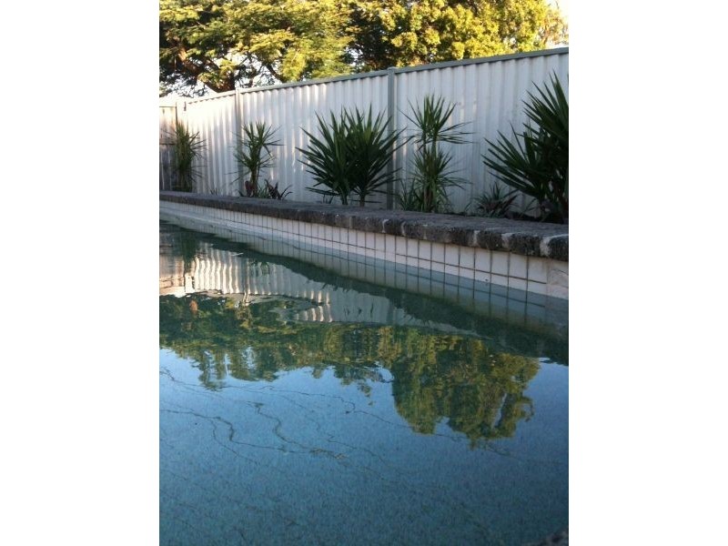 14 Allambi Ave, Broadbeach Waters QLD 4218