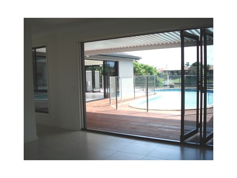 30 Port Drive, Mermaid Waters QLD 4218