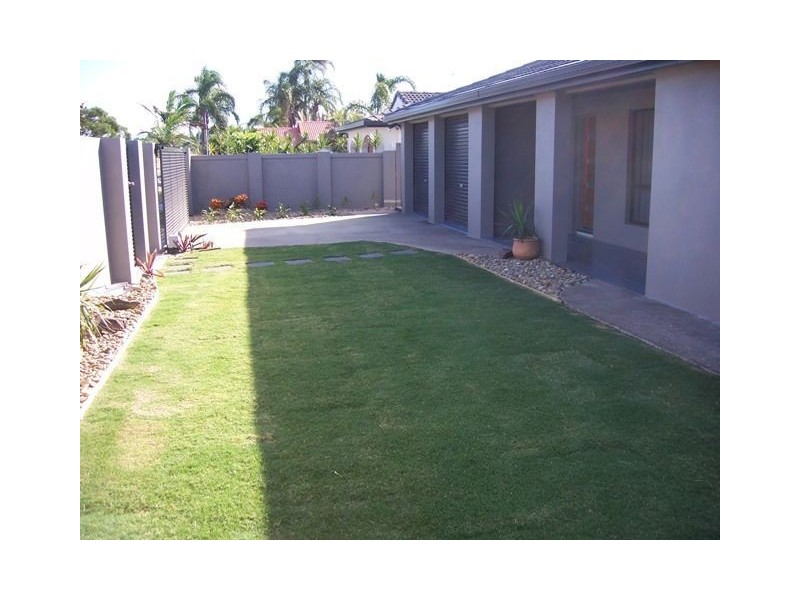 30 Port Drive, Mermaid Waters QLD 4218