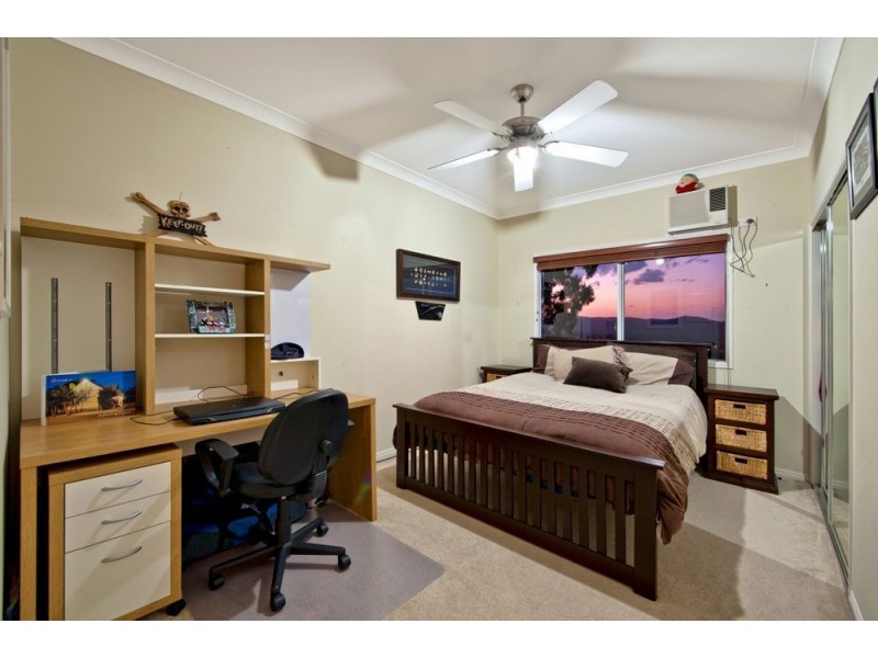 13 Tara Vista, Highland Park QLD 4211