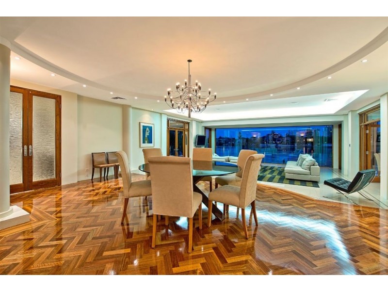 31 Naples Avenue, Isle Of Capri QLD 4217