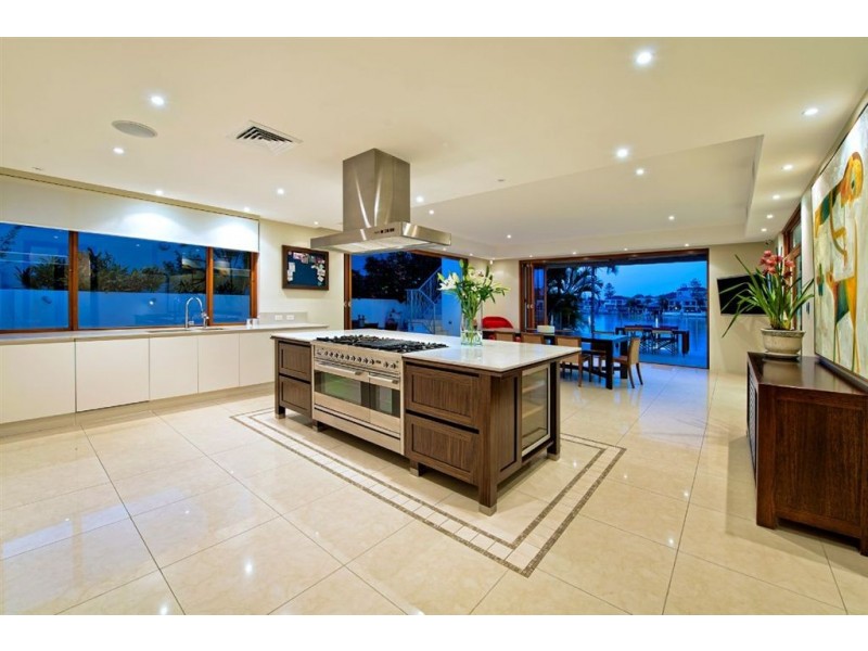 31 Naples Avenue, Isle Of Capri QLD 4217