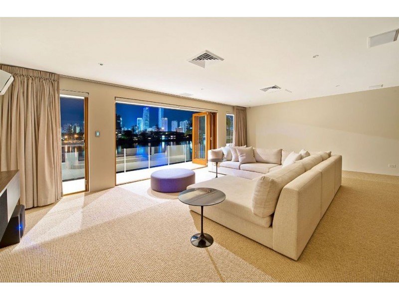 31 Naples Avenue, Isle Of Capri QLD 4217