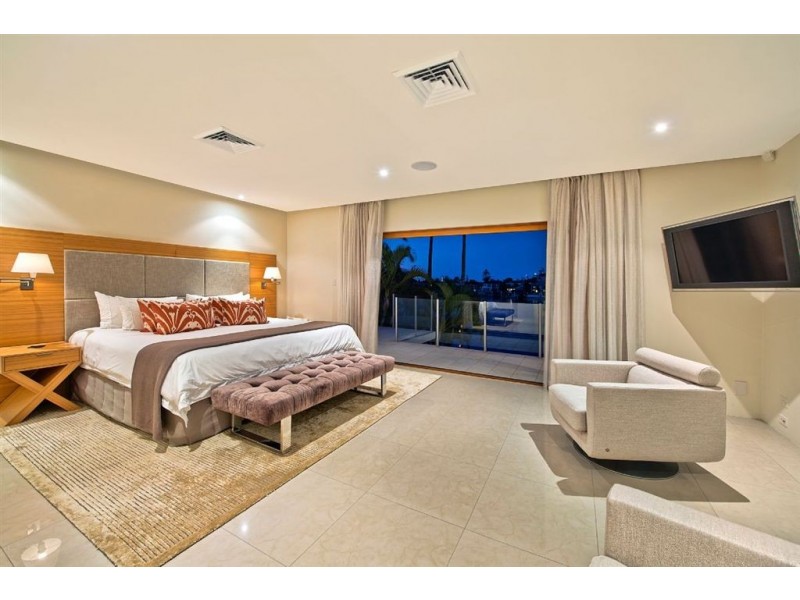 31 Naples Avenue, Isle Of Capri QLD 4217