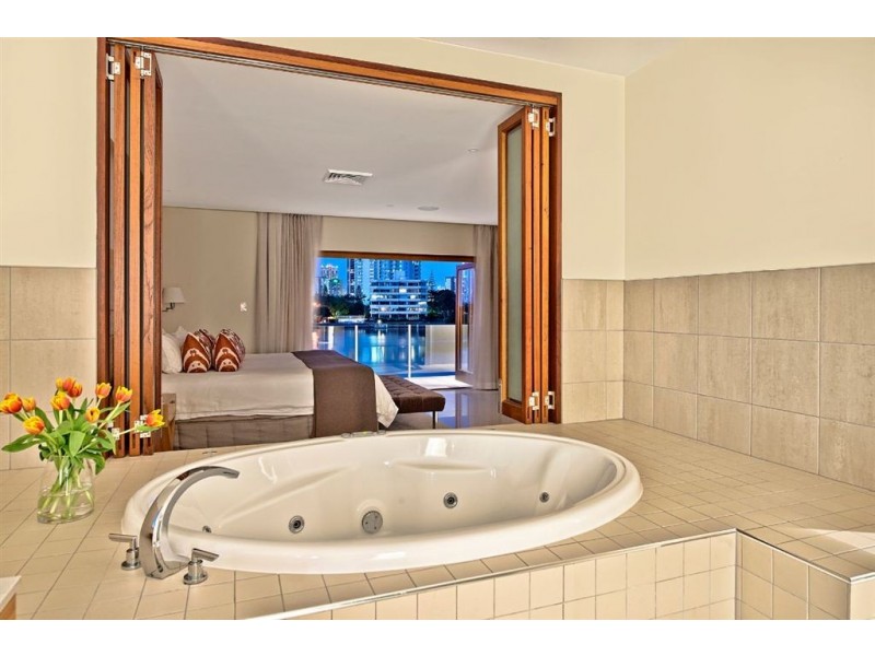 31 Naples Avenue, Isle Of Capri QLD 4217