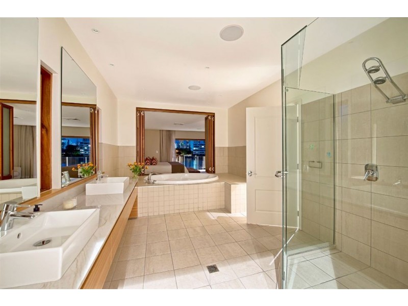 31 Naples Avenue, Isle Of Capri QLD 4217