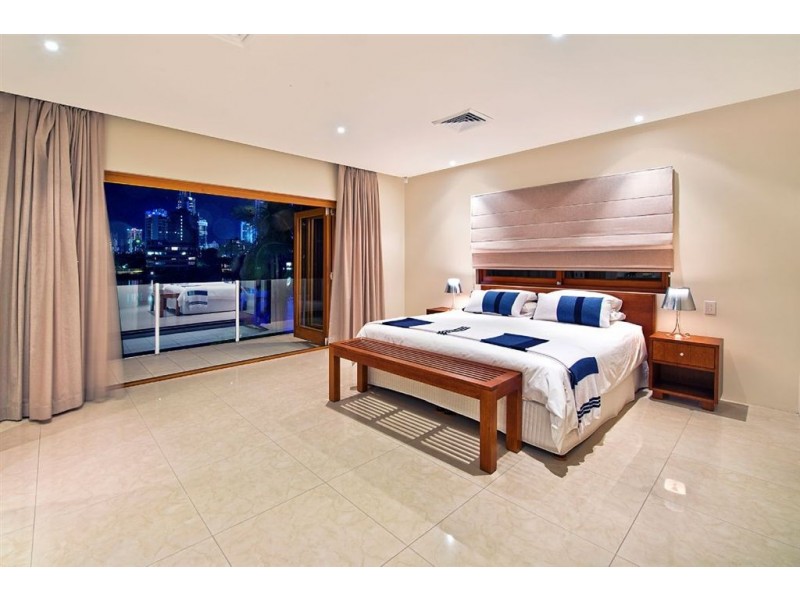 31 Naples Avenue, Isle Of Capri QLD 4217
