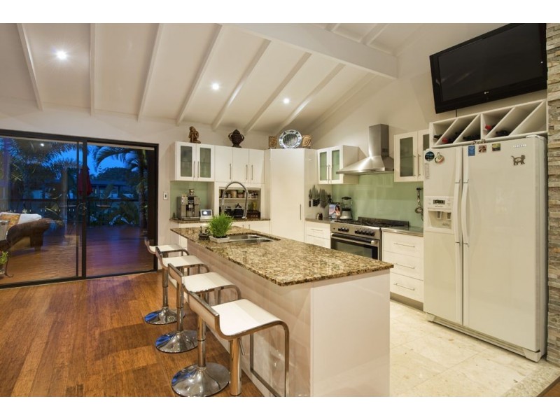 6 Moola Court, Broadbeach Waters QLD 4218