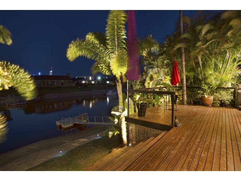 6 Moola Court, Broadbeach Waters QLD 4218