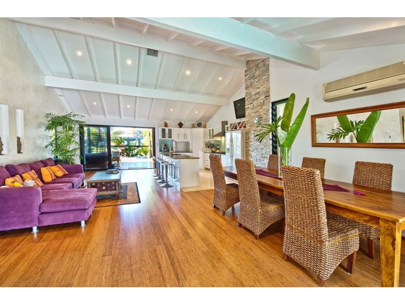 6 Moola Court, Broadbeach Waters QLD 4218