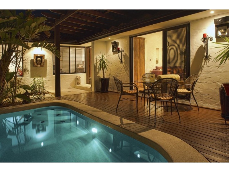 6 Moola Court, Broadbeach Waters QLD 4218