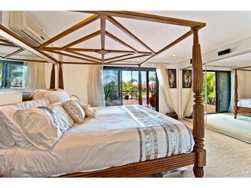 6 Moola Court, Broadbeach Waters QLD 4218