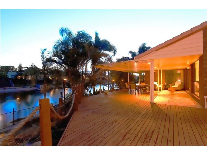 14 Saxonvale Terrace, Mermaid Waters QLD 4218