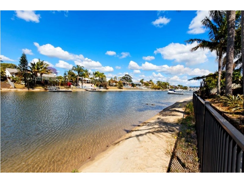 14 Saxonvale Terrace, Mermaid Waters QLD 4218