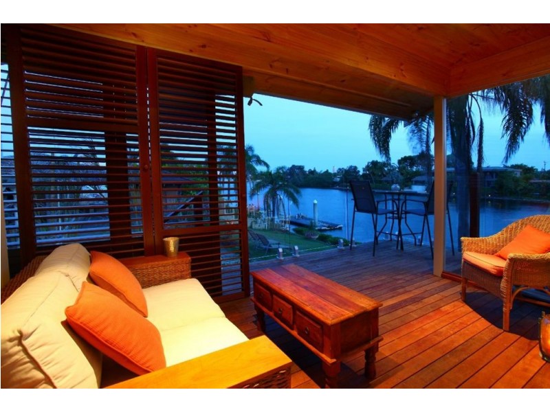 1 La Spezia Court, Isle Of Capri QLD 4217