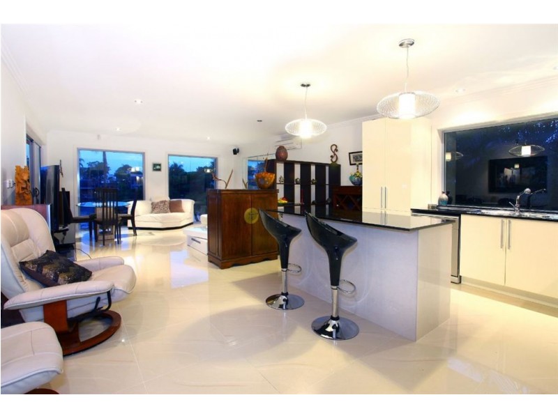 1 La Spezia Court, Isle Of Capri QLD 4217