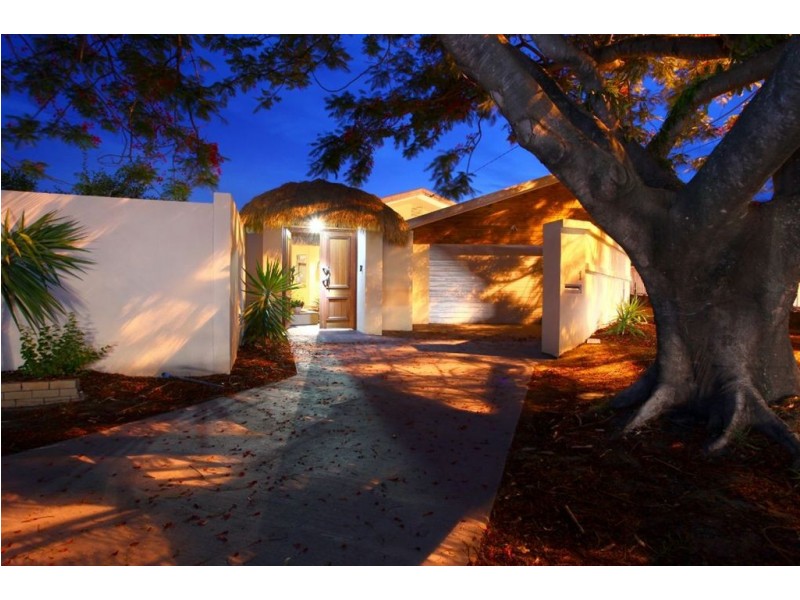 1 La Spezia Court, Isle Of Capri QLD 4217