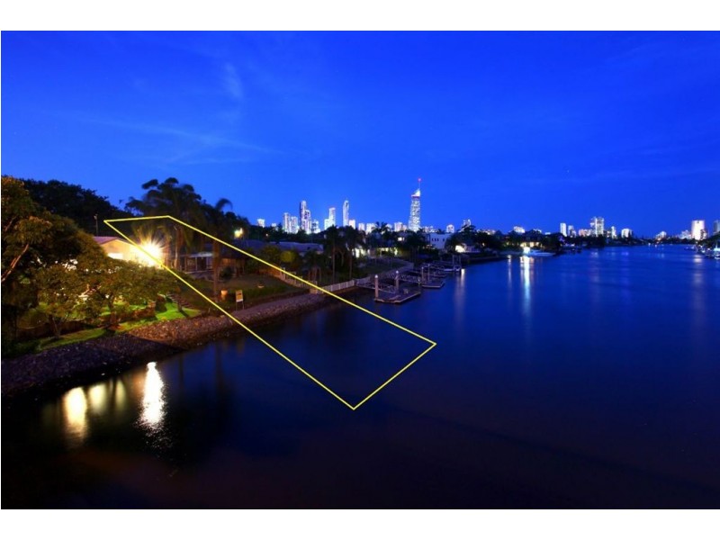 1 La Spezia Court, Isle Of Capri QLD 4217