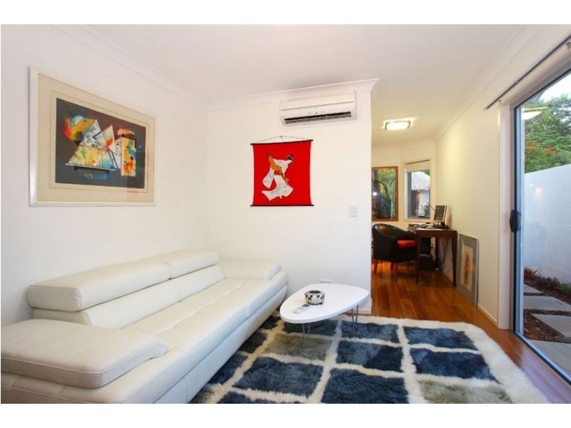 1 La Spezia Court, Isle Of Capri QLD 4217