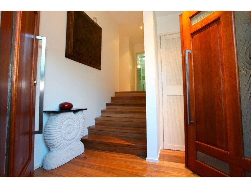 1 La Spezia Court, Isle Of Capri QLD 4217