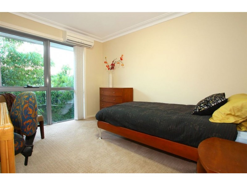 1 La Spezia Court, Isle Of Capri QLD 4217