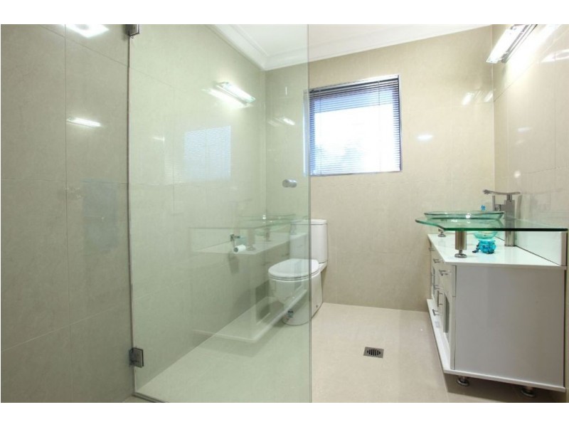 1 La Spezia Court, Isle Of Capri QLD 4217