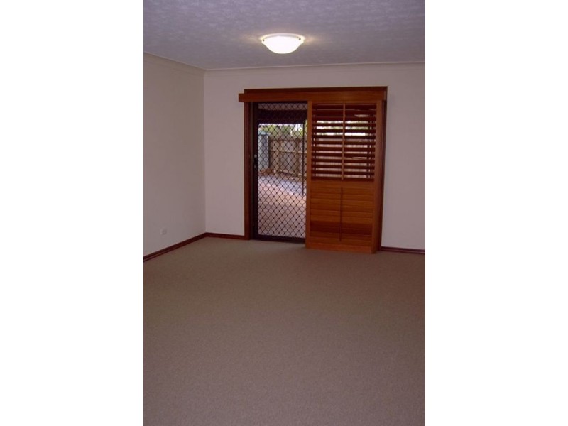 35 Wild Duck Dr, Mermaid Waters QLD 4218