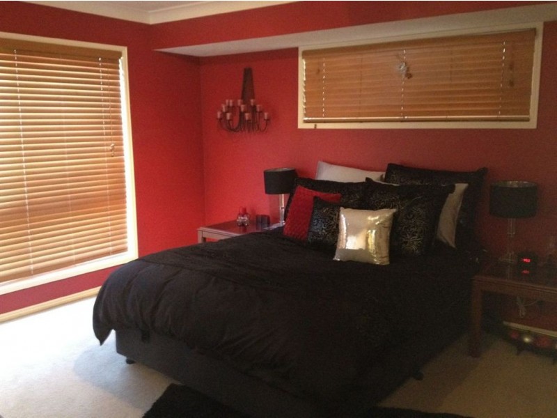 10 Bradstone Road, Carrara QLD 4211