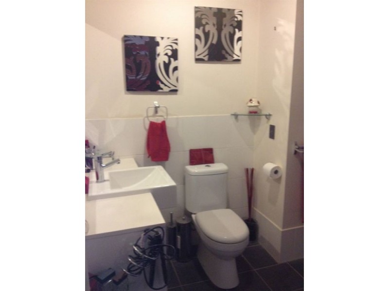 10 Bradstone Road, Carrara QLD 4211