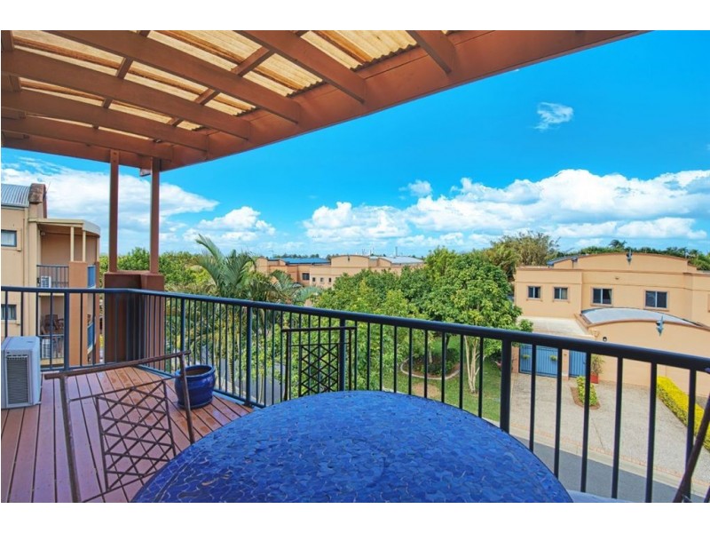 4/117 Palm Meadows Drive, Carrara QLD 4211