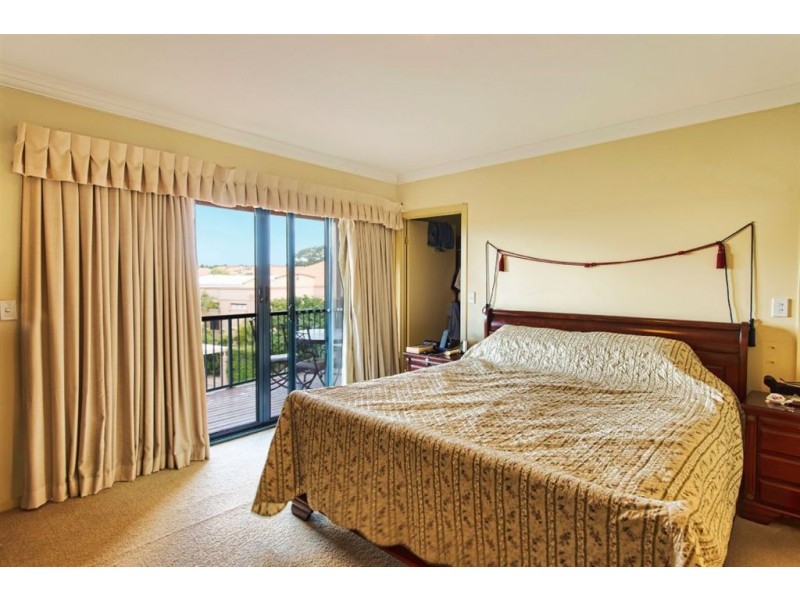 4/117 Palm Meadows Drive, Carrara QLD 4211