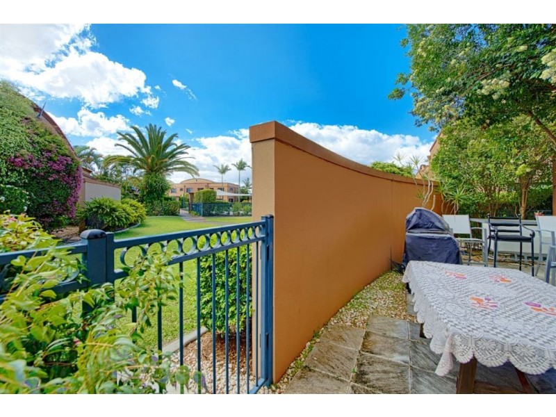 4/117 Palm Meadows Drive, Carrara QLD 4211