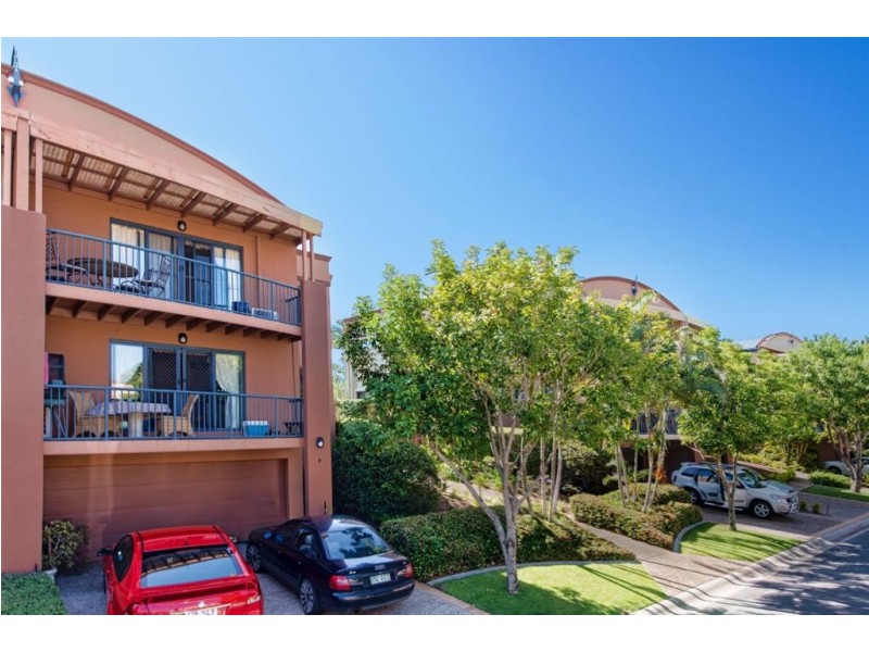 4/117 Palm Meadows Drive, Carrara QLD 4211