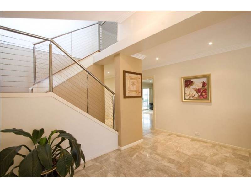 20 Darnay Road, Broadbeach Waters QLD 4218